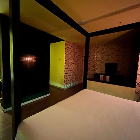 Tout Motel (Adults Only) Кампинас Екстериор снимка