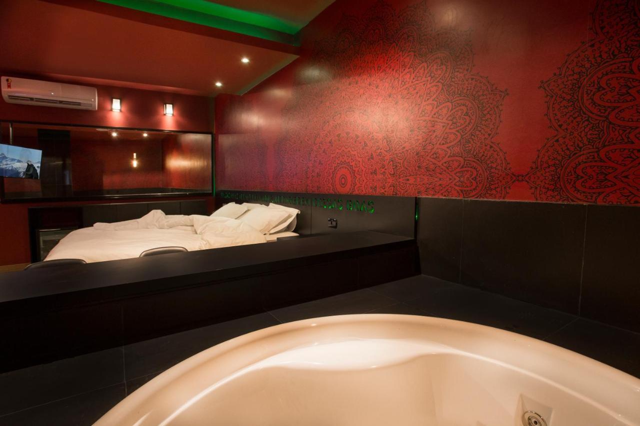 Tout Motel (Adults Only) Кампинас Екстериор снимка