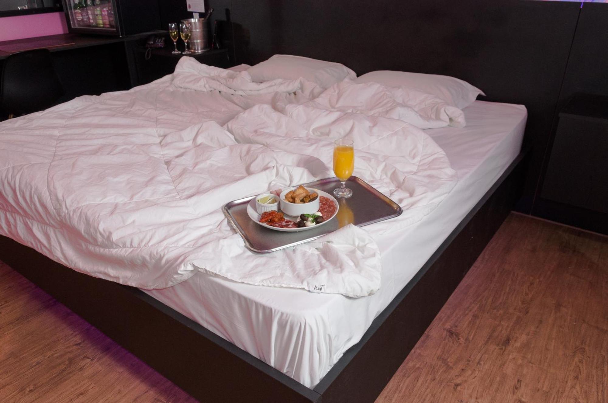 Tout Motel (Adults Only) Кампинас Екстериор снимка